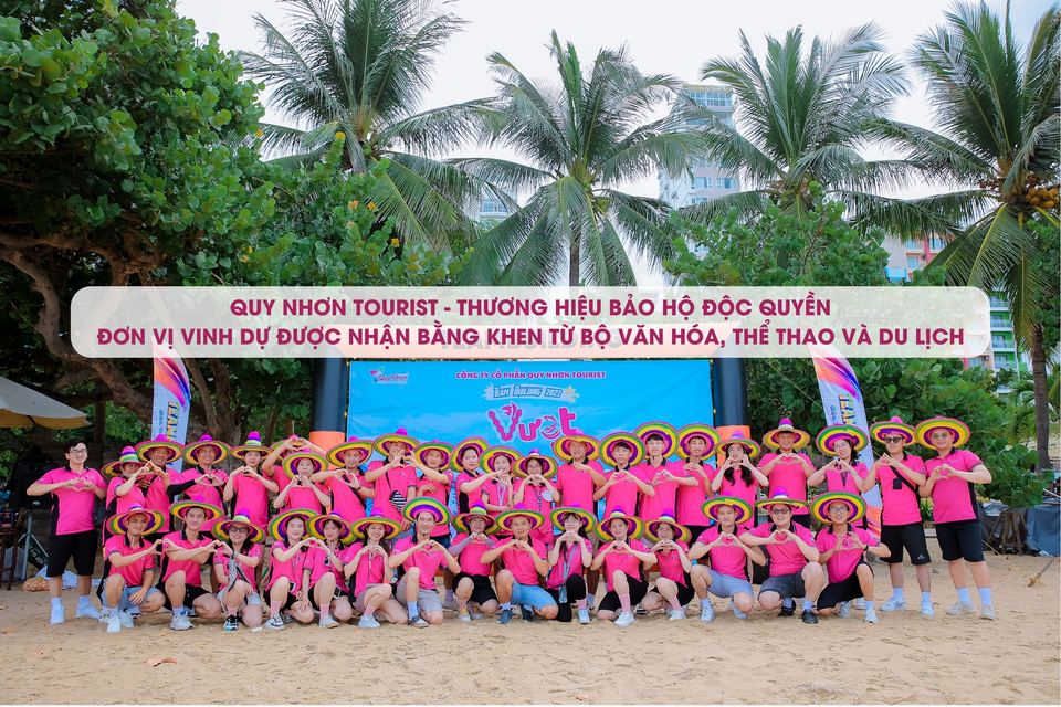 Đoàn khách tour ghép