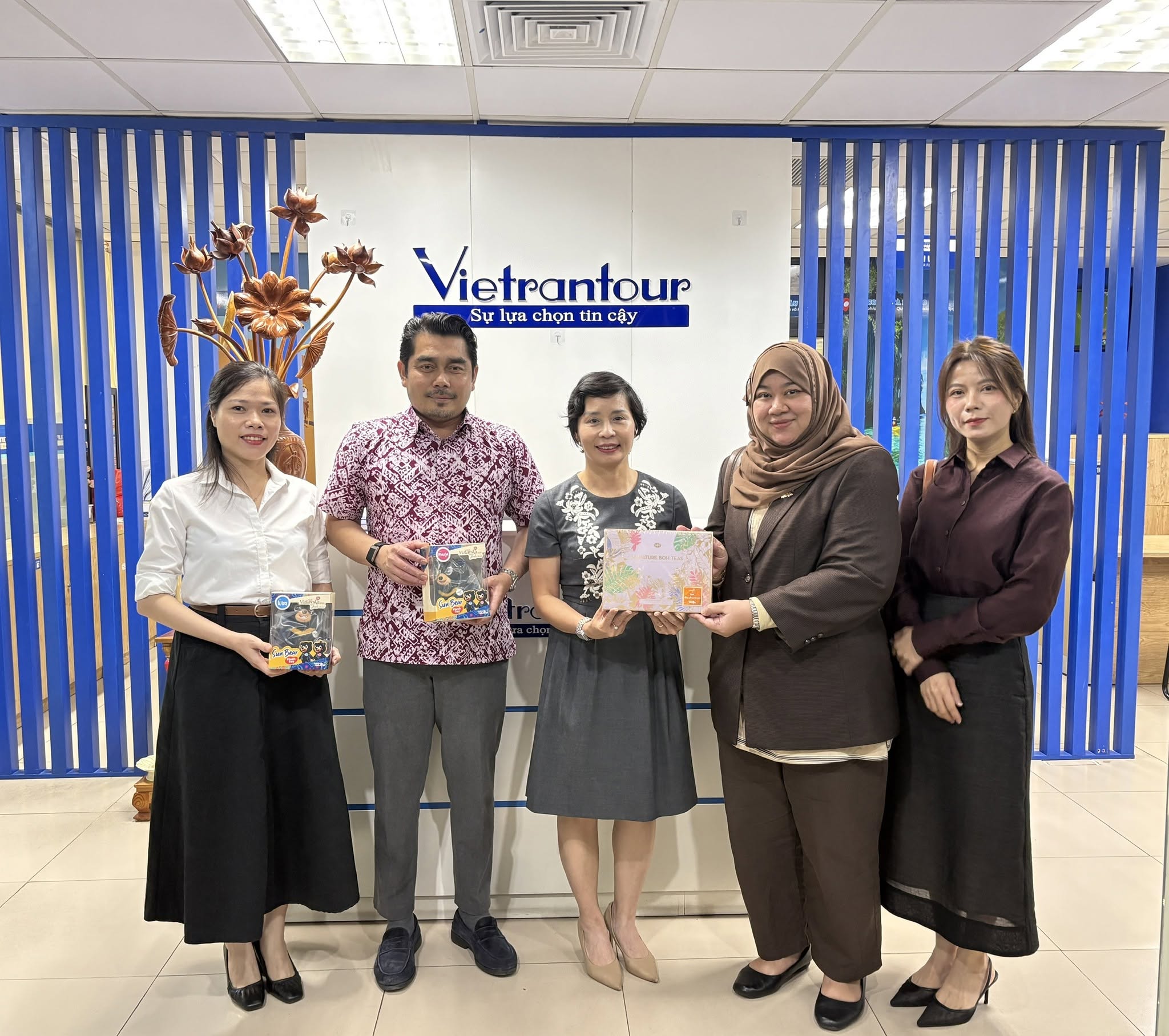 Văn phòng Vietrantour tại 33 Tràng Thi, Hà Nội